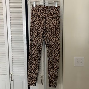 LEOPARD PRINT LEGGINGS SIZE M
